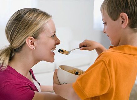home-slideshow.cereal-mom-and-son home-slideshow.cereal-mom-and-son